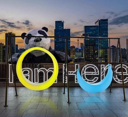 แสง LED ที่น่าหลงใหล สร้างที่ปลอดภัยสําหรับกลางแจ้ง กันน้ําสวิงช็อต ที่นั่งสวน
